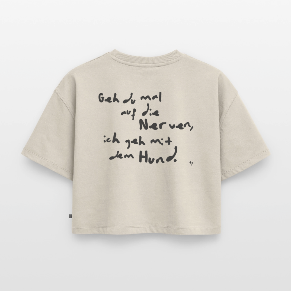 Cropped Shirt – Geh du mal auf die Nerven - beige